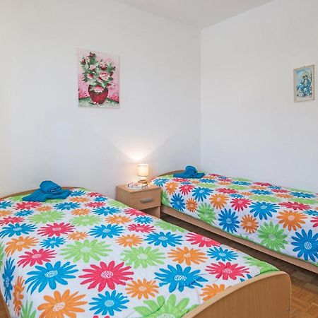 Gorgeous Apartment In Pula With House Sea View Exterior photo